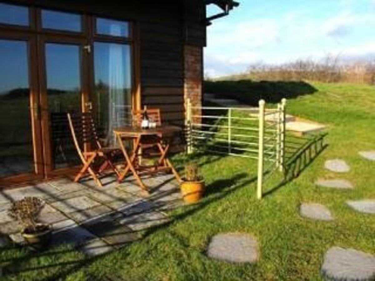 Poachers Hut - Captivating 1-Bed Cottage Shorwell Exterior photo